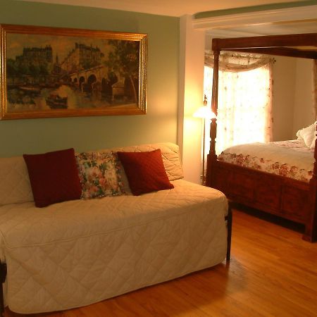 Truman Gillet House B & B Granby Exterior photo
