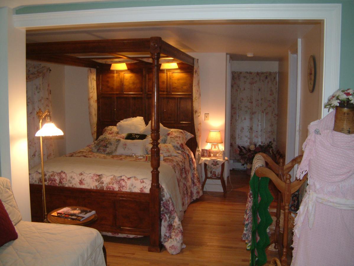 Truman Gillet House B & B Granby Exterior photo